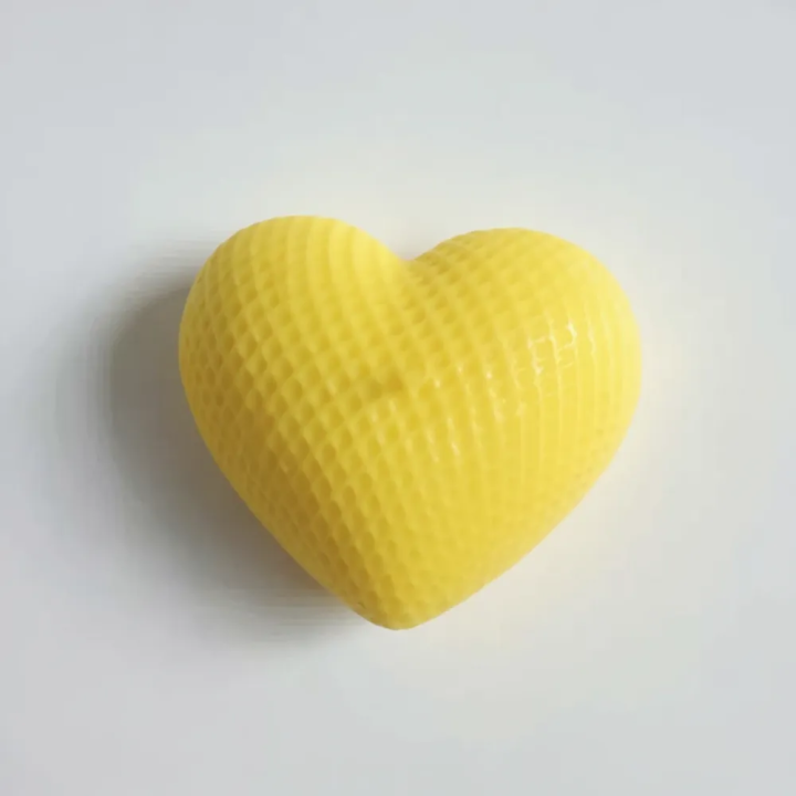 Świeca sojowa Plecione Serce – Romantyczny prezent | Laavaar