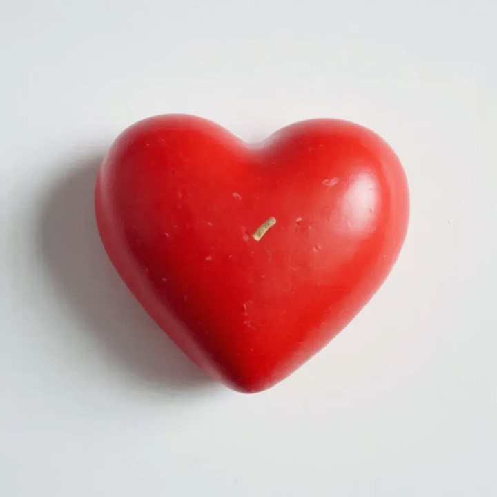 Świeca sojowa Plecione Serce – Romantyczny prezent | Laavaar