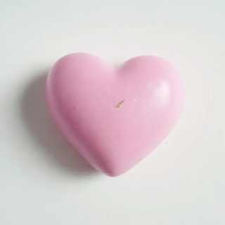 Świeca sojowa Plecione Serce – Romantyczny prezent | Laavaar