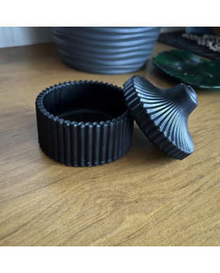 Betonowy pojemnik z przykrywką mały