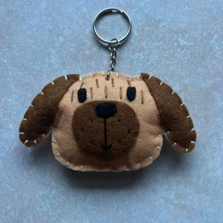 Brelok z filcu – Uroczy zwierzak ręcznie robiony PIES