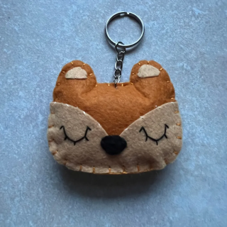 Brelok z filcu – Uroczy zwierzak ręcznie robiony JASNY MIŚ