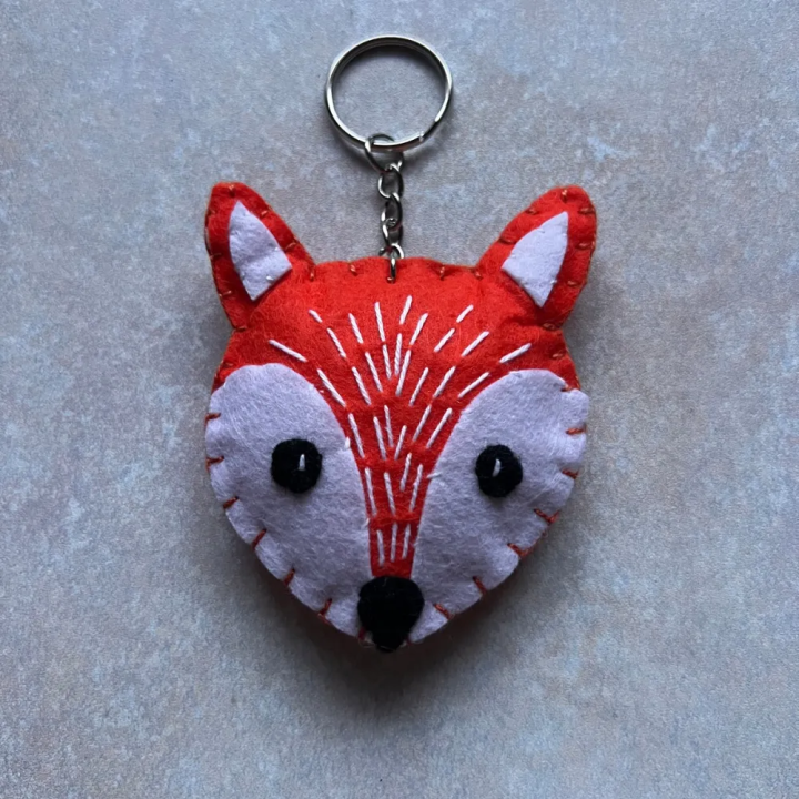 Brelok z filcu – Uroczy zwierzak ręcznie robiony LIS