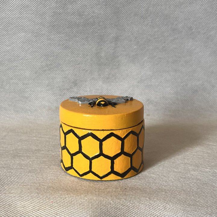 Betonowy pojemniczek z pszczołą handmade | Laavaar