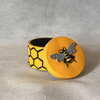 Betonowy pojemniczek z pszczołą handmade | Laavaar